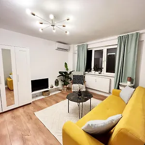 Lola's Close To Center Apartament