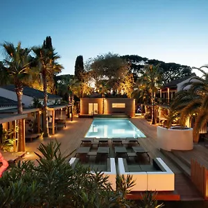 Hotel Cosy, &